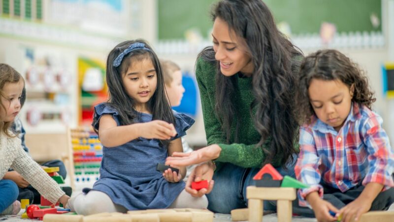 L’art au service de l’éducation : la collaboration entre les élèves et l’artiste Charles Neubach