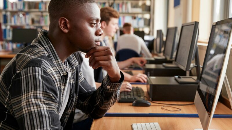 La crise de l’enseignement en France : des postes de professeurs des écoles non pourvus